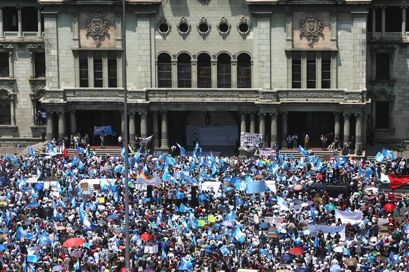  Civil sectors will ask with protest the resignation of the president of Guatemala