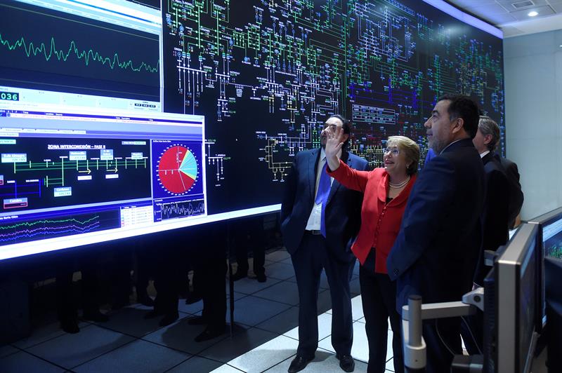  The president of Chile launches the most extensive electrical system in the region